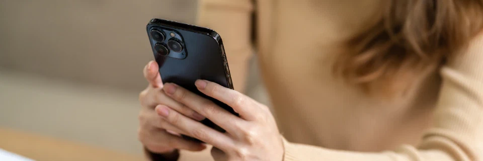 How SMS and WhatsApp Are Revolutionizing Contact Center Operations